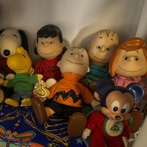 Snoopy and Charlie Brown Gang 10” inch dolls 1952